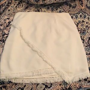 WHITE SKIRT WITH FRAY